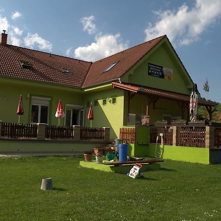 Stará Turá Hostinec Vo Visnovom מראה חיצוני תמונה